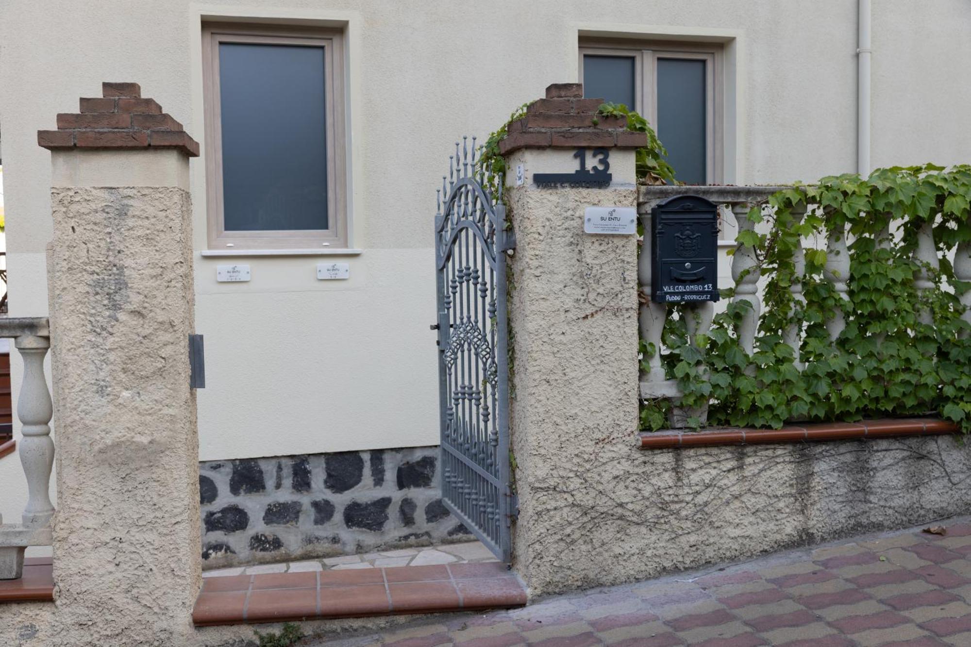 Su Entu Guest House Cala Gonone Exterior photo